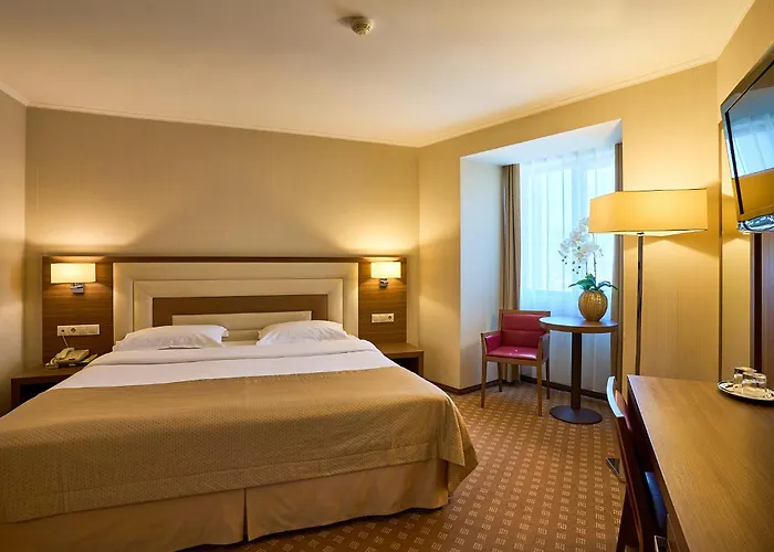 Central Plaza Hotel
